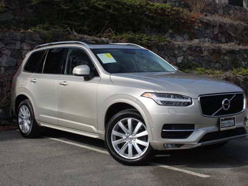 Used 2016 Volvo XC90 T6 Momentum w/ Momentum Plus Package image 4