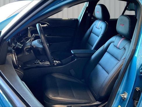 Used 2025 Chevrolet Trax RS w/ Sunroof Package FWD image 16