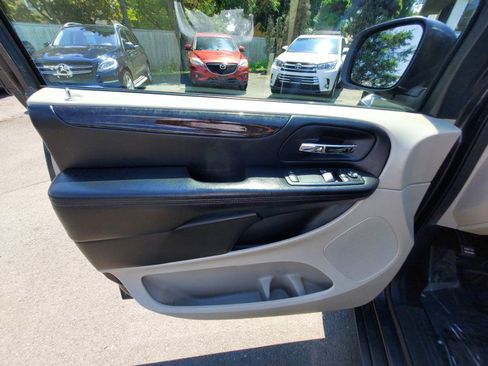 Used 2012 Dodge Grand Caravan SE FWD image 8