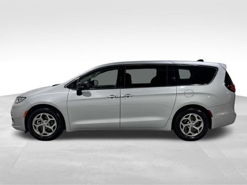 Used 2024 Chrysler Pacifica Limited FWD image 15