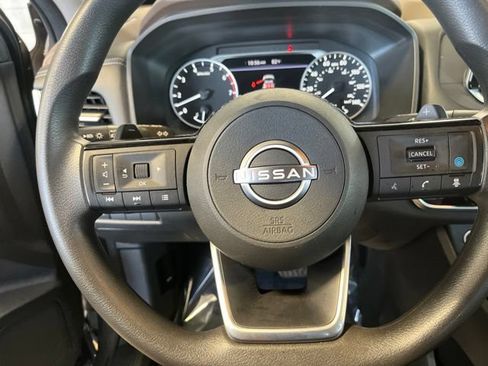 Used 2023 Nissan Rogue SV FWD image 11