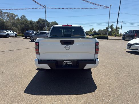 Certified 2025 Nissan Frontier SV RWD image 10