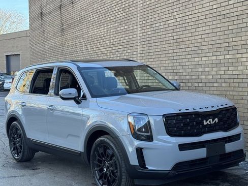 Used 2022 Kia Telluride EX w/ EX Premium Package image 2