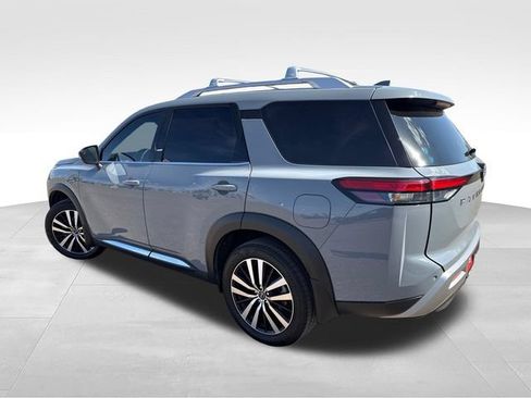Certified 2025 Nissan Pathfinder Platinum AWD/4WD image 6