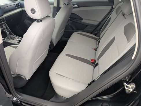 Used 2024 Volkswagen Taos SE image 17