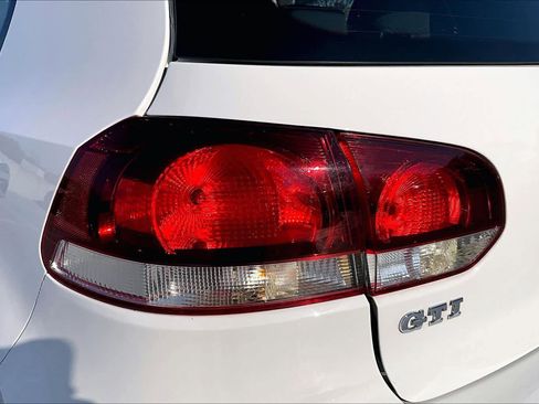 Used 2013 Volkswagen GTI 4-Door image 25