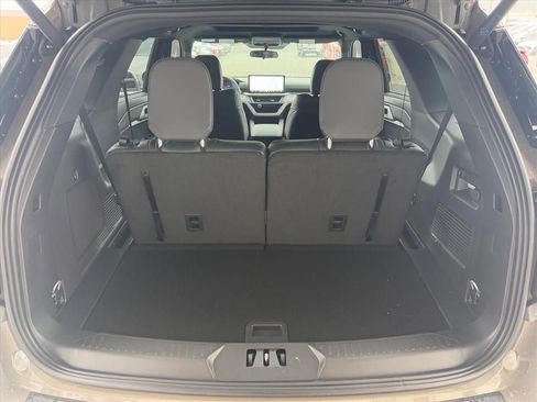 New 2026 Ford Explorer ST-Line image 3