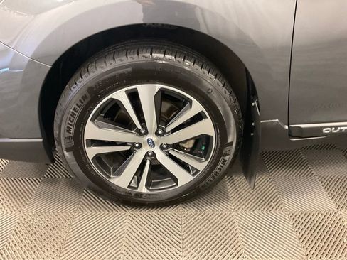 Used 2018 Subaru Outback 2.5i Limited AWD/4WD image 9