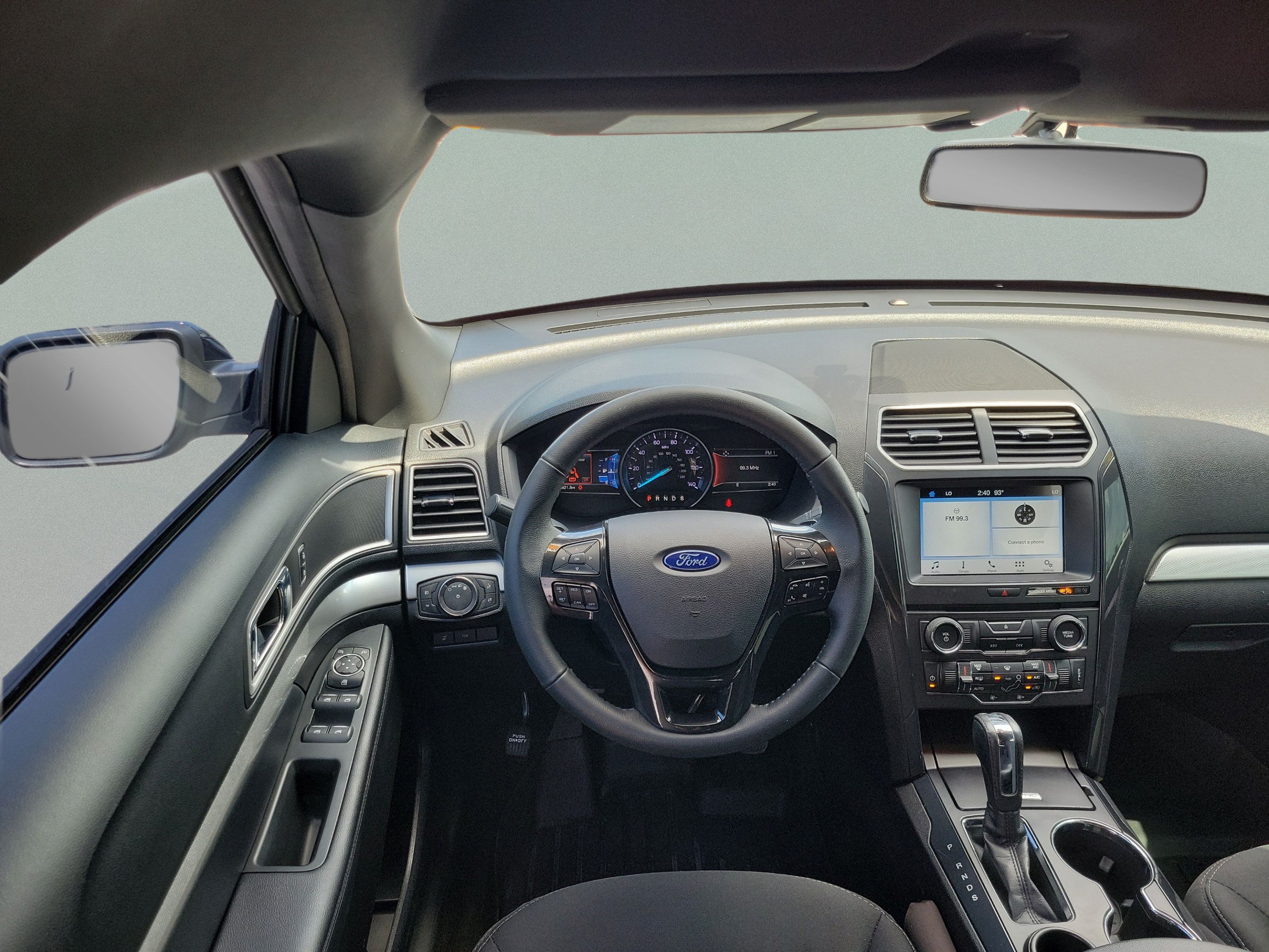 Used 2017 Ford Explorer XLT w/ Equipment Group 201A FWD image 5
