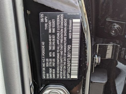 Certified 2026 Porsche Macan AWD/4WD image 30