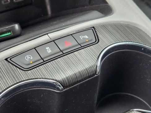 Used 2023 GMC Acadia SLT image 30