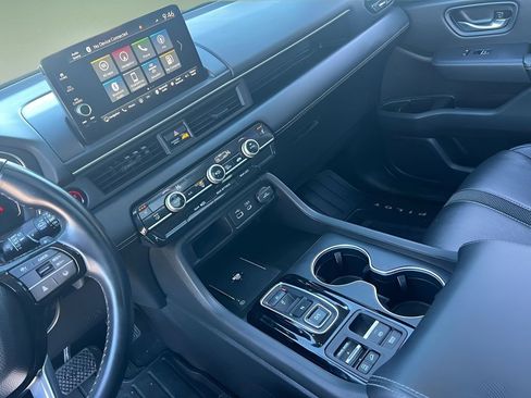 Used 2023 Honda Pilot Touring image 16