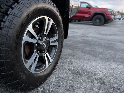 Used 2016 Toyota Tacoma TRD Sport image 12