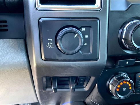 Used 2018 Ford F250 XLT w/ XLT Premium Package AWD/4WD image 32