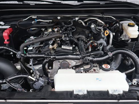 Used 2024 Toyota Tacoma TRD Off-Road image 12