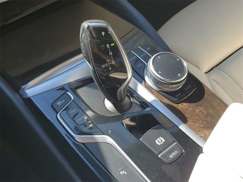 Used 2018 BMW 530i w/ Premium Package image 30