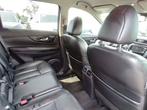 Used 2018 Nissan Rogue SL image 16