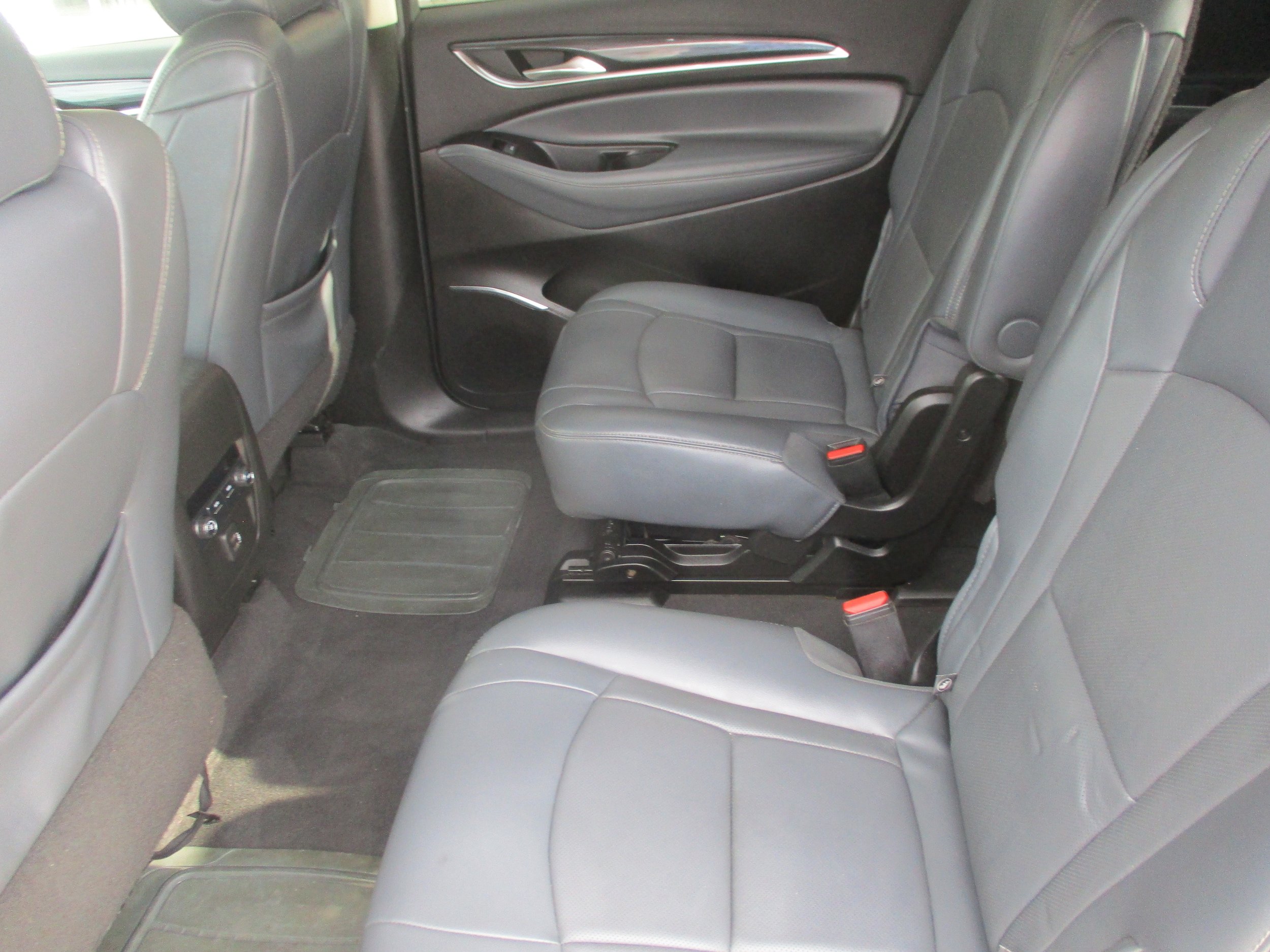 Used 2020 Buick Enclave Essence FWD image 7