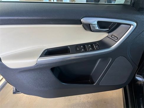 Used 2016 Volvo XC60 T5 Platinum w/ Climate Package image 16