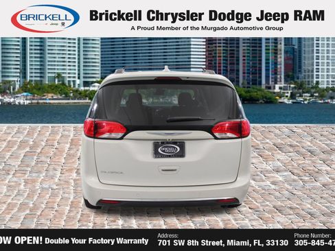 Used 2020 Chrysler Pacifica Touring w/ Advanced Safetytec Group FWD image 4