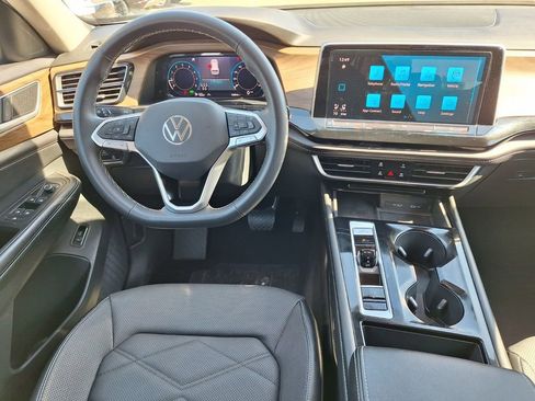 Used 2024 Volkswagen Atlas SE image 12