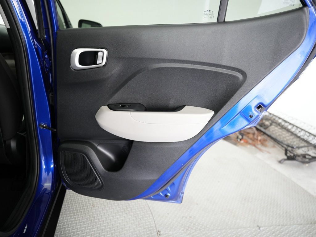 Used 2020 Hyundai Venue SEL FWD image 34