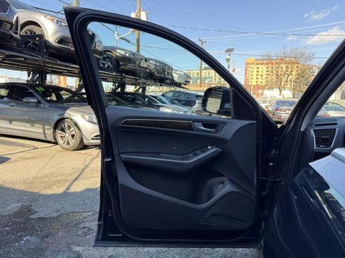 Used 2017 Audi Q5 2.0T Premium image 11