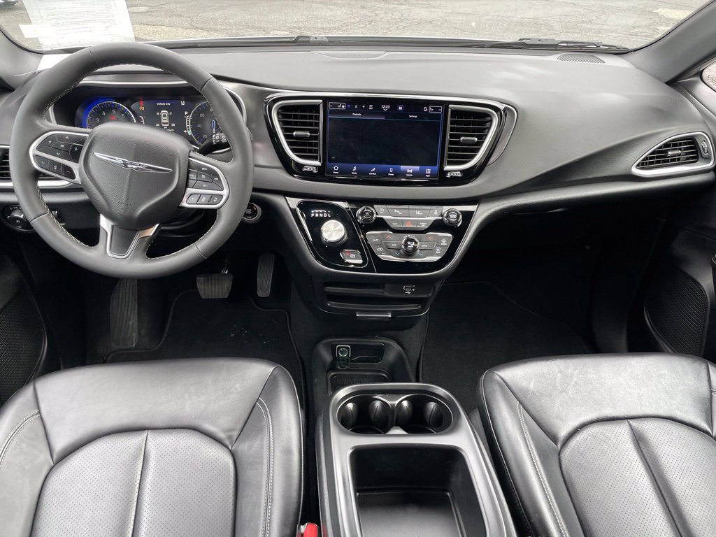 Used 2026 Chrysler Pacifica Select FWD image 12