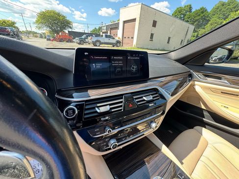 Used 2017 BMW 530i xDrive image 21