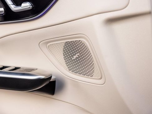 Used 2025 Mercedes-Benz C 300 4MATIC Sedan image 38