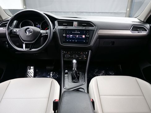 Used 2018 Volkswagen Tiguan SE FWD image 17