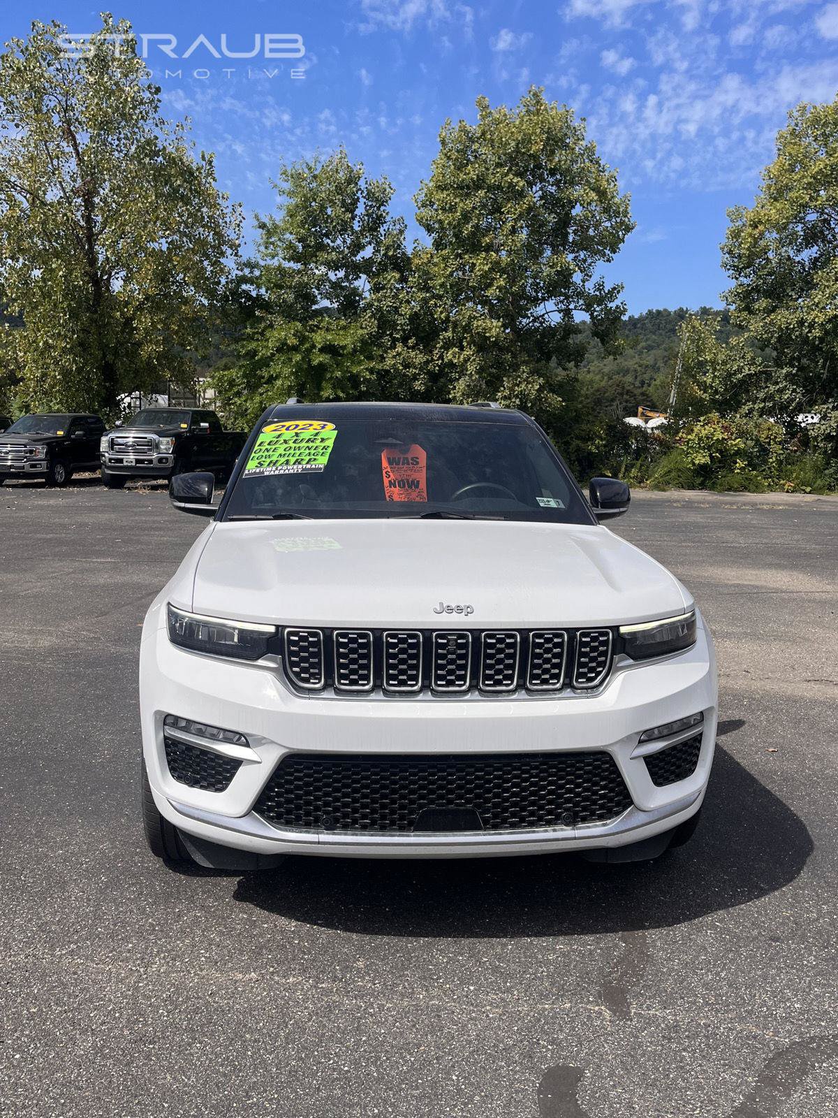 Used 2023 Jeep Grand Cherokee Summit AWD/4WD image 3