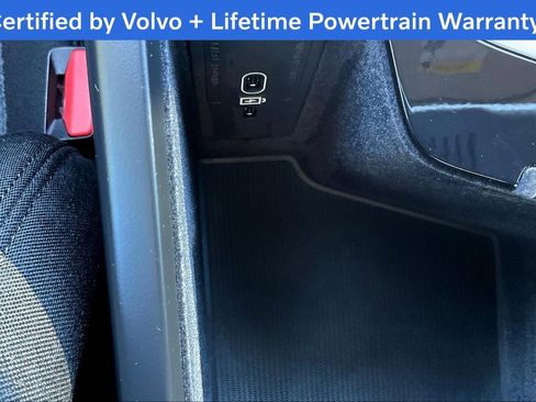 Used 2022 Volvo XC60 B5 Momentum image 32