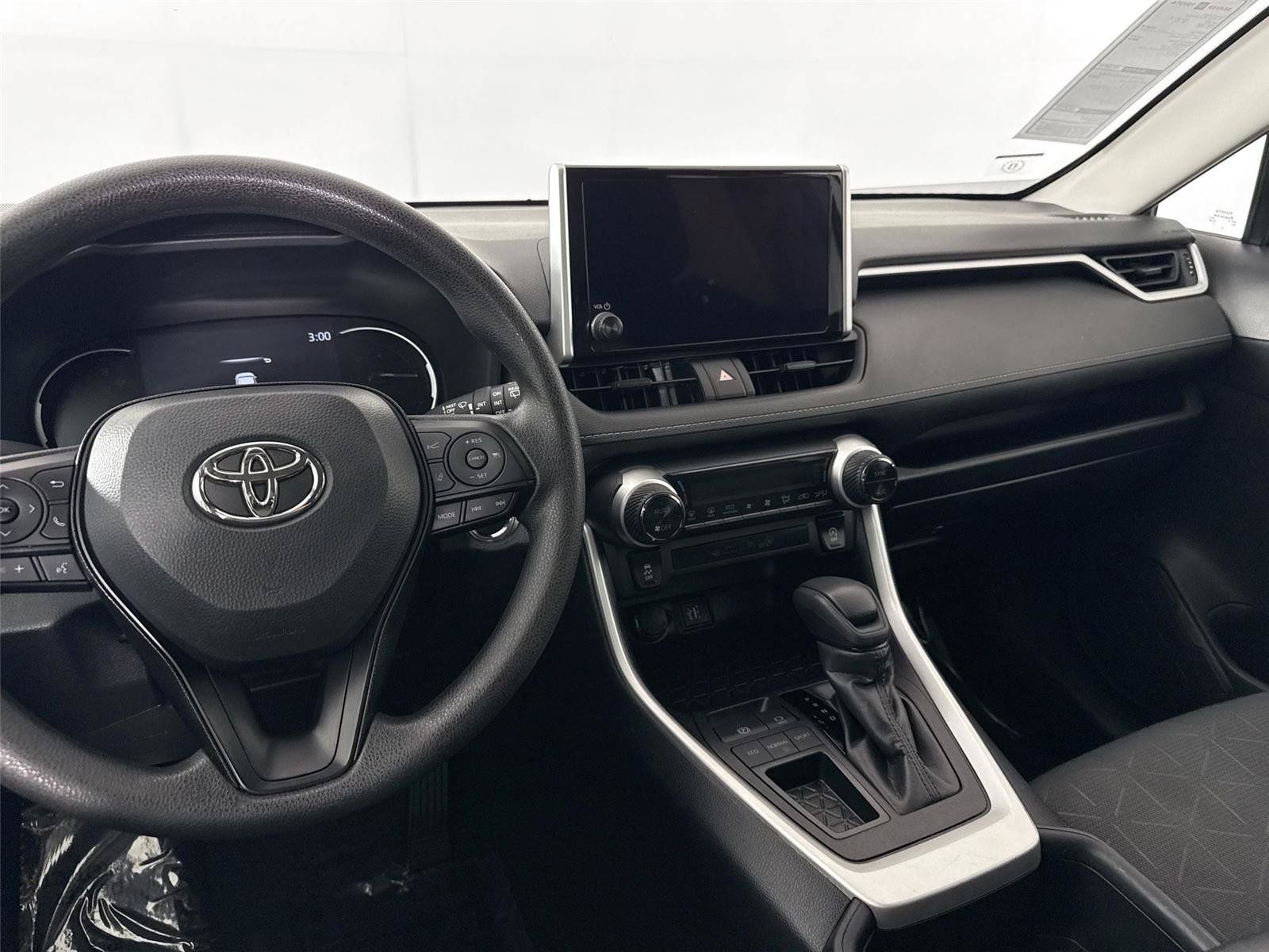 Certified 2025 Toyota RAV4 XLE FWD image 29