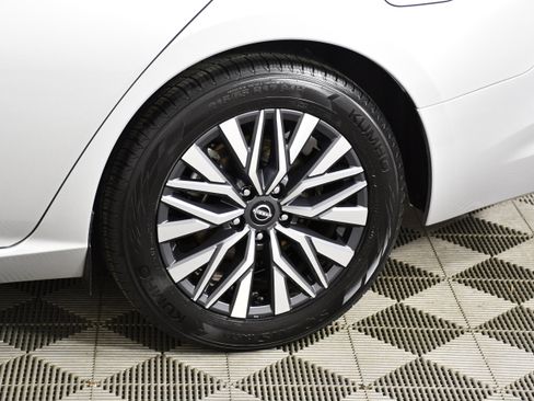 Used 2024 Nissan Altima 2.5 SV FWD image 50