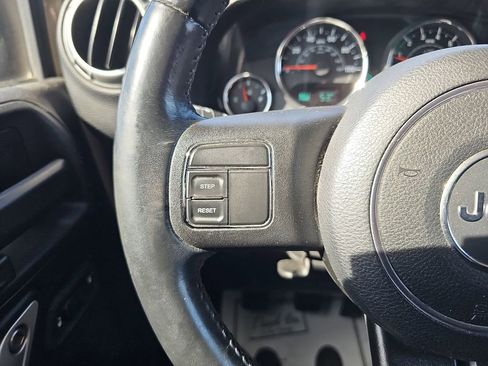 Used 2016 Jeep Wrangler Unlimited Sahara image 23