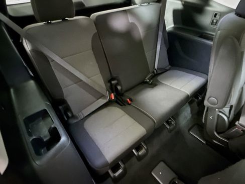 Used 2021 Chevrolet Traverse LT image 30