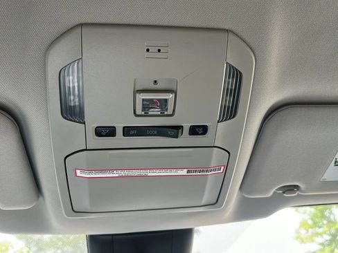 Used 2021 Toyota Highlander LE FWD image 45