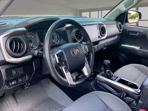 Used 2022 Toyota Tacoma SR5 w/ Technology Package AWD/4WD image 18