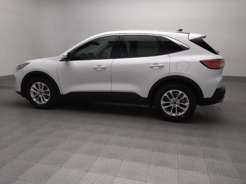 Used 2020 Ford Escape SE image 3