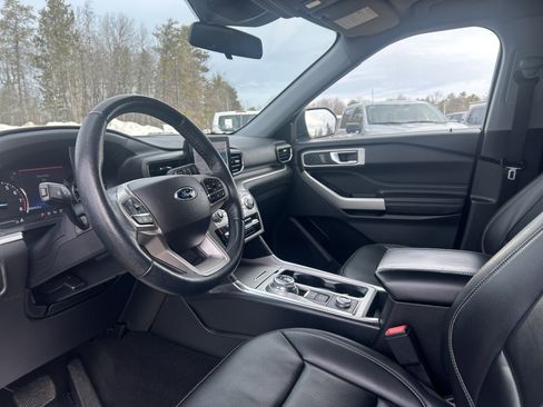 Certified 2022 Ford Explorer XLT w/ Equipment Group 202A image 14