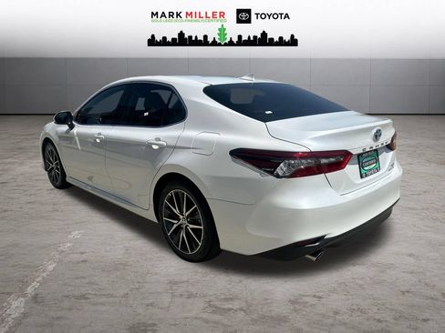 Certified 2022 Toyota Camry XLE FWD image 3