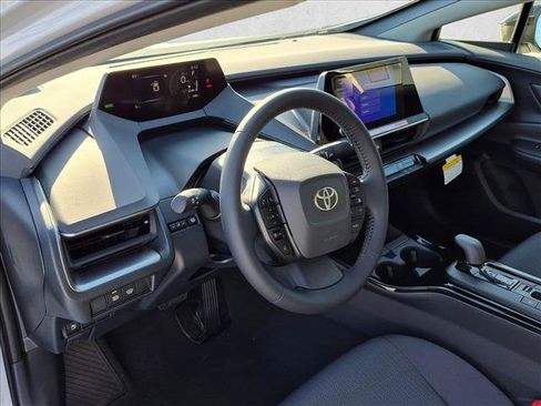 New 2027 Toyota Prius LE FWD image 3