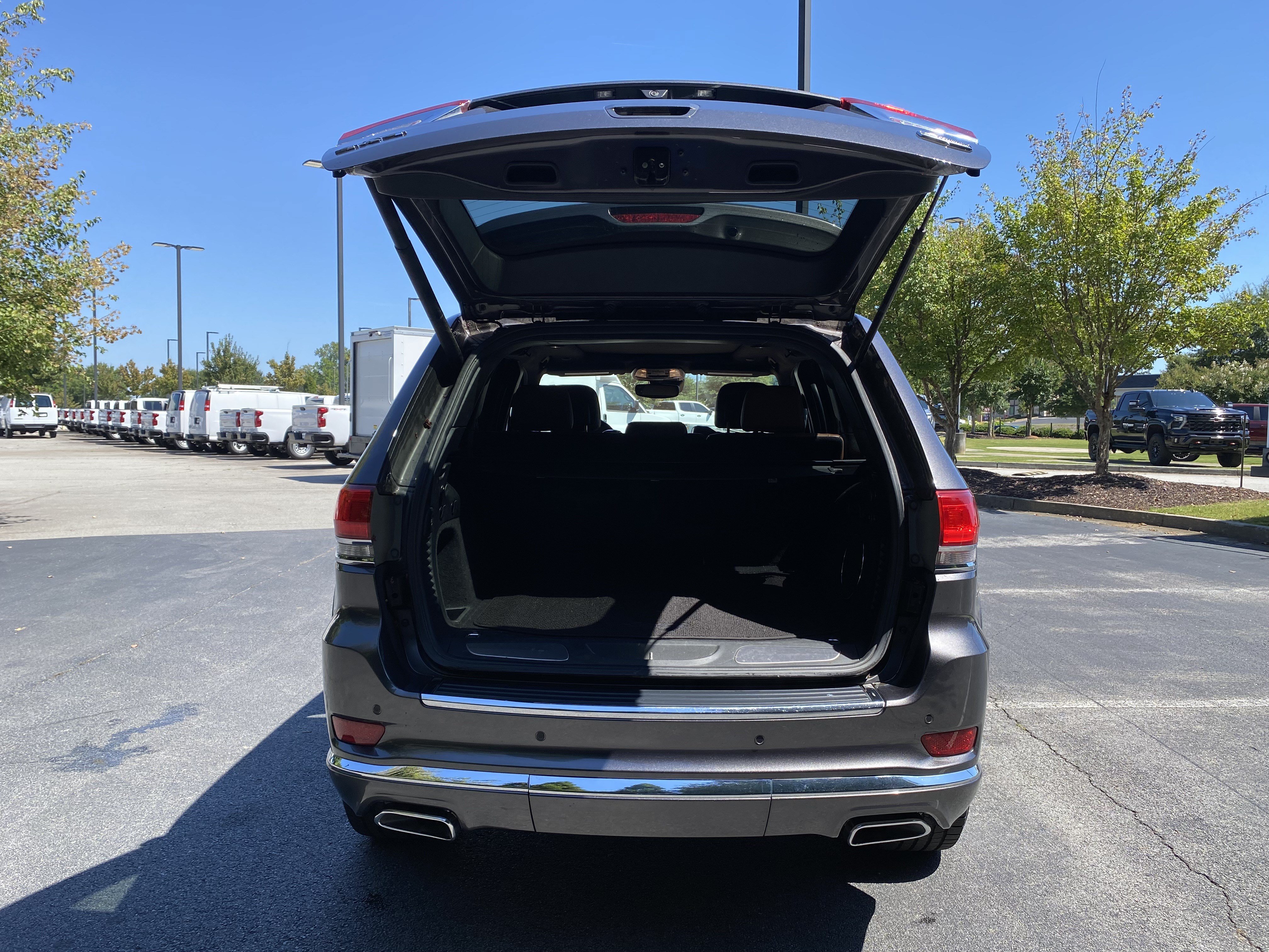 Used 2017 Jeep Grand Cherokee Summit AWD/4WD image 11