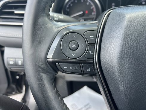 Used 2022 Toyota Camry SE FWD image 19