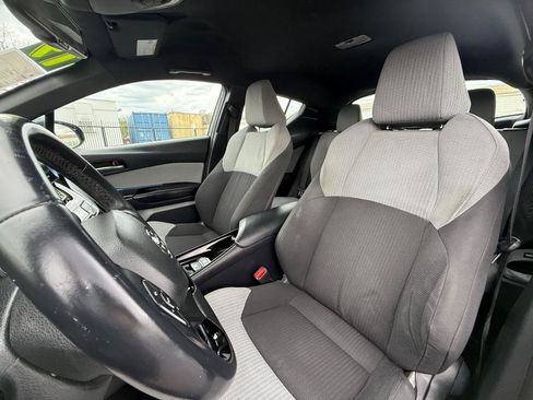 Used 2019 Toyota C-HR XLE FWD image 16