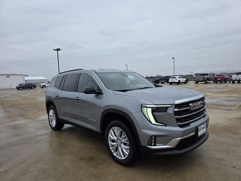 Used 2025 GMC Acadia Elevation w/ Elevation Premium Package image 2