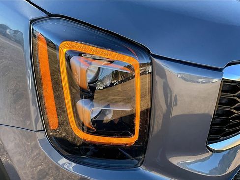 Used 2022 Kia Telluride EX w/ EX Premium Package image 26