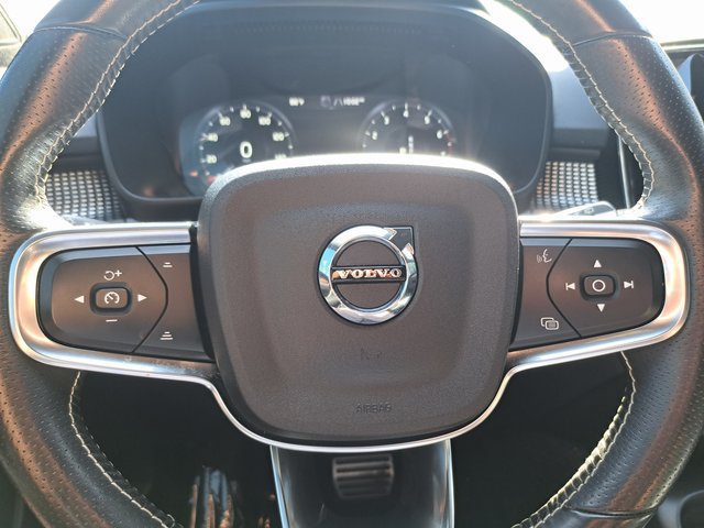 Used 2021 Volvo XC40 T4 R-Design w/ Climate Package FWD image 12