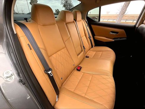 Used 2023 Nissan Sentra SV w/ SV Premium Package image 19